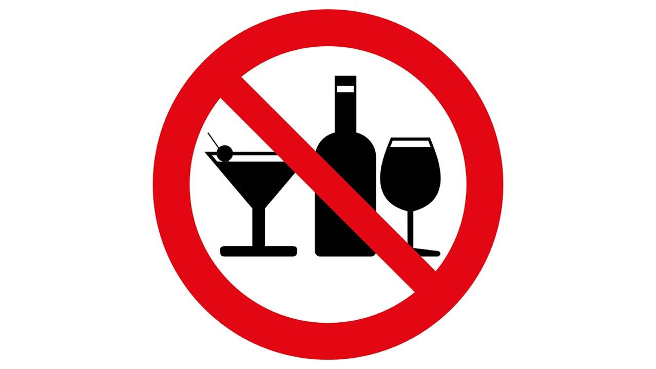 Dukan Diyetinde alkollü içecek içmek yasaktır